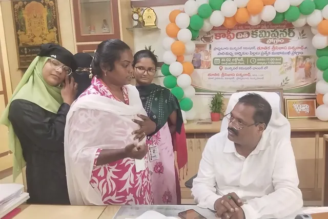 CBIT విద్యార్థులను అభినందించిన మున్సిపల్ కమిషనర్ CBIT విద్యార్థులను అభినందించిన మున్సిపల్ కమిషనర్