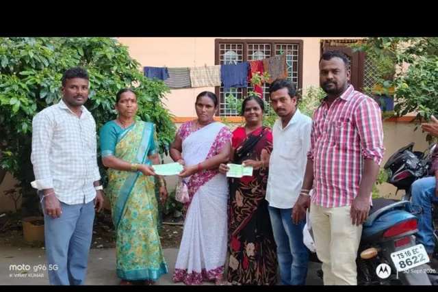 కళ్యాణ లక్ష్మి చెక్కుల పంపిణీ: సర్పంచ్ నరసవ్వ చేతుల మీదుగా లబ్ధిదారులకు అందజేత