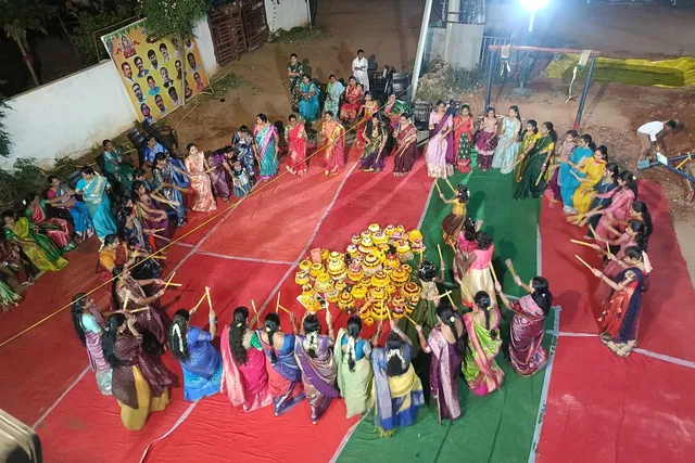 రాంపల్లి భరత్ నగర్లో ఘనంగా బతుకమ్మ వేడుకలు రాంపల్లి భరత్ నగర్లో ఘనంగా బతుకమ్మ వేడుకలు