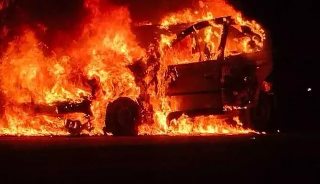 హైదరాబాద్- బెంగళూరు హైవేపై కారులో మంటలు