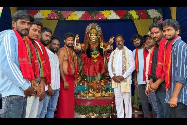 భూపాలపల్లిలో దుర్గామాతకు ప్రత్యేక పూజలు చేసిన ఎమ్మెల్యే