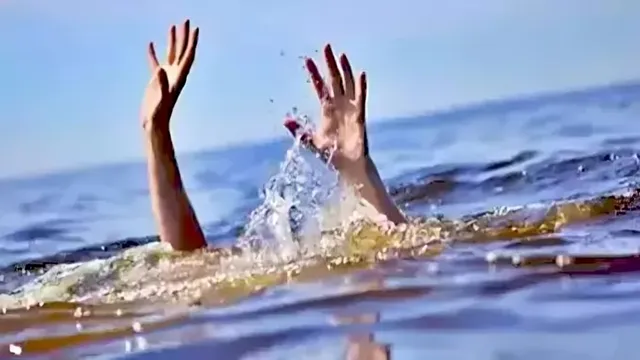 విషాదం.. సముద్ర స్నానానికి వెళ్లి ఇద్దరు మృతి