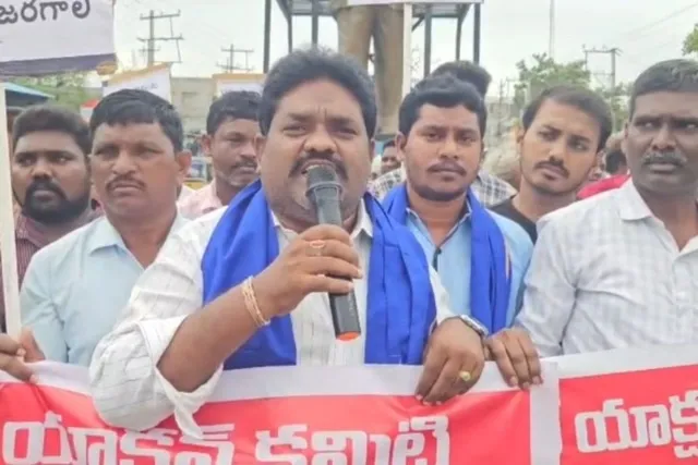 ప్రొద్దుటూరు: వీఆర్ఏల సమస్యలు పరిష్కరించాలంటూ భారీ ర్యాలీ