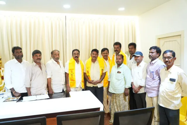 టిడిపిలో చేరిన బోగోలు వైసీపీ జడ్పిటిసి అభ్యర్థి తమ్ముడు టిడిపిలో చేరిన బోగోలు వైసీపీ జడ్పిటిసి అభ్యర్థి తమ్ముడు