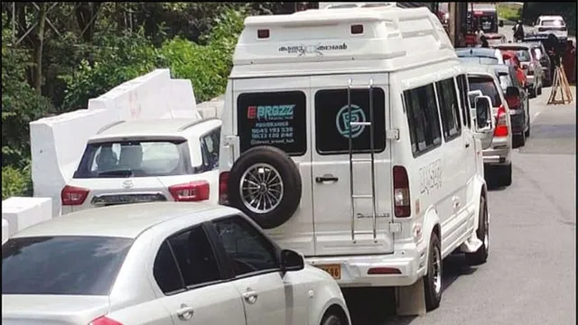 தொடர் விடுமுறை: நீலகிரியில் குவிந்த சுற்றுலாப் பயணிகள்