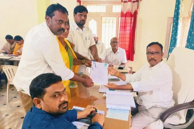 గుమ్మసముద్రం ఎంపీటీసీ అభ్యర్థిగా రేణుక నామినేషన్ దాఖలు