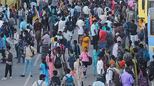காலாண்டு விடுமுறை: சொந்த ஊர்களுக்கு படையெடுக்கும் மக்கள் காலாண்டு விடுமுறை: சொந்த ஊர்களுக்கு படையெடுக்கும் மக்கள்