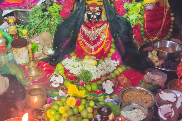శ్రీకాళహస్తి గంగమ్మ ఆలయంలో వైభవంగా దుర్గాష్టమి వేడుకలు శ్రీకాళహస్తి గంగమ్మ ఆలయంలో వైభవంగా దుర్గాష్టమి వేడుకలు