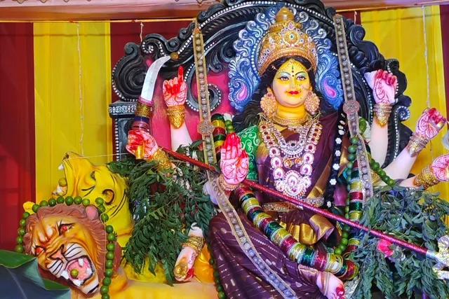 లలితా త్రిపుర సుందరీగా దర్శనమిస్తున్న అమ్మవారు