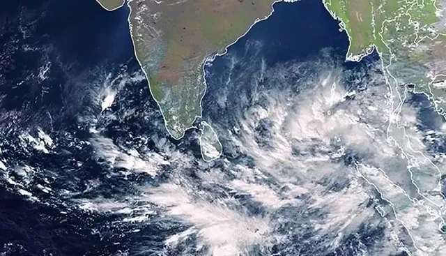 అల్పపీడనం ముప్పు.. భారీ వర్షాలు: APSDMA