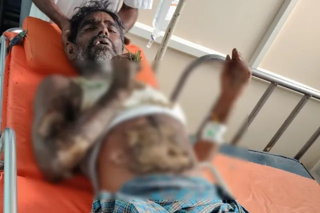 బోరు బావి వద్ద విద్యుత్ షాక్ తో రైతుకు తీవ్ర గాయాలు బోరు బావి వద్ద విద్యుత్ షాక్ తో రైతుకు తీవ్ర గాయాలు