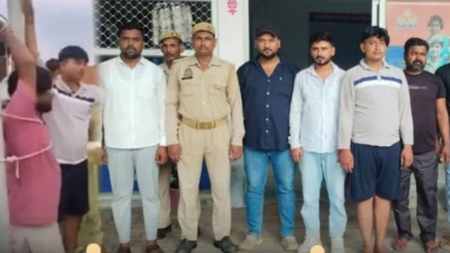 5ஜி சேவை கிடைக்காததால் ஜியோ ஊழியரை டவரில் கட்டி வைத்த கும்பல்