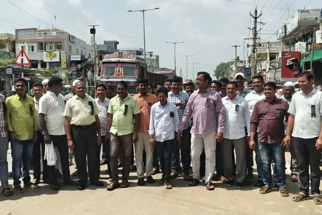 జర్నలిస్టుల సమస్యలపై ములుగులో నిరసన, కలెక్టర్‌కు వినతిపత్రం