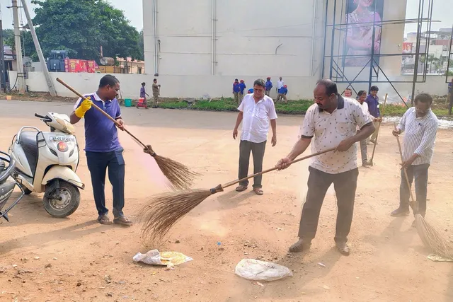 ఆర్టీసీ డిపోలో స్వచ్ఛ ఆంధ్ర-స్వర్ణ ఆంధ్ర కార్యక్రమం