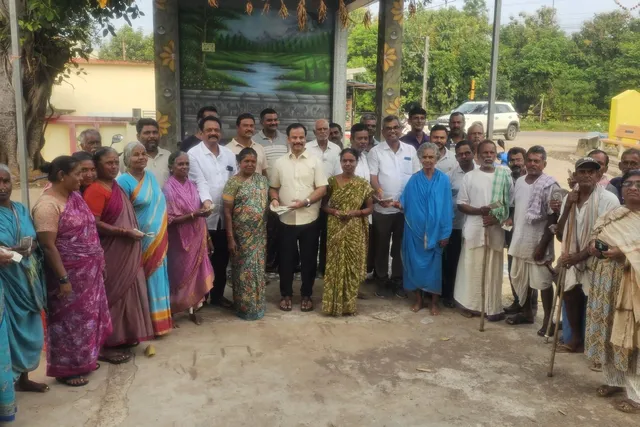సీతాపురంలో ఎన్టీఆర్ భరోసా పెన్షన్ల పంపిణీ సీతాపురంలో ఎన్టీఆర్ భరోసా పెన్షన్ల పంపిణీ