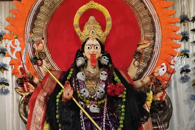 కామారెడ్డిలో భక్తిశ్రద్ధలతో మహిషాసుర మర్దినిగా అమ్మవారి దర్శనం కామారెడ్డిలో భక్తిశ్రద్ధలతో మహిషాసుర మర్దినిగా అమ్మవారి దర్శనం