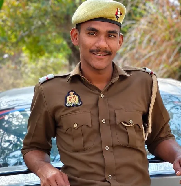 తుపాకితో కాల్చుకుని 23 ఏళ్ల కానిస్టేబుల్ ఆత్మహత్య తుపాకితో కాల్చుకుని 23 ఏళ్ల కానిస్టేబుల్ ఆత్మహత్య