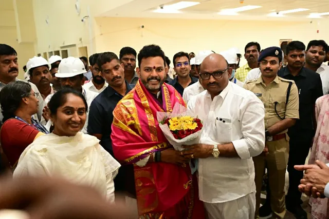కేంద్ర మంత్రి కి స్వాగతం పలికిన ఎమ్మెల్యే