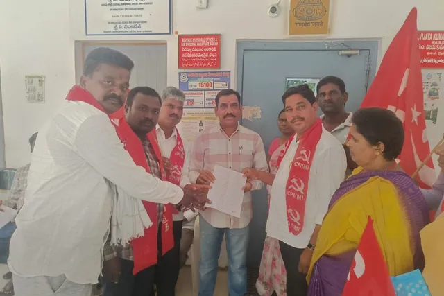 బోధన్ లో వామపక్షాల ధర్నా: ఎన్నికల కమిషనర్ రాజీనామాకు డిమాండ్ బోధన్ లో వామపక్షాల ధర్నా: ఎన్నికల కమిషనర్ రాజీనామాకు డిమాండ్