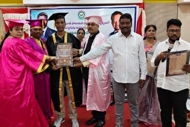 గొర్లె కరుణాకర్ కు డాక్టరేట్ అవార్డు ప్రదానం