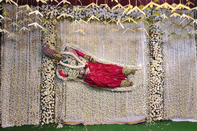 దర్బారు అలంకారంలో శ్రీ వాసవి కన్యకా పరమేశ్వరి అమ్మవారు దర్బారు అలంకారంలో శ్రీ వాసవి కన్యకా పరమేశ్వరి అమ్మవారు