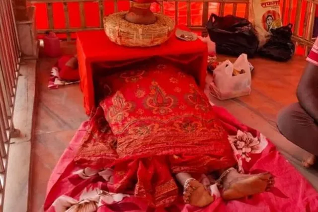 தொடர்ந்து 9 நாட்கள் நவராத்திரி விரதம் இருந்த பெண் பலி
