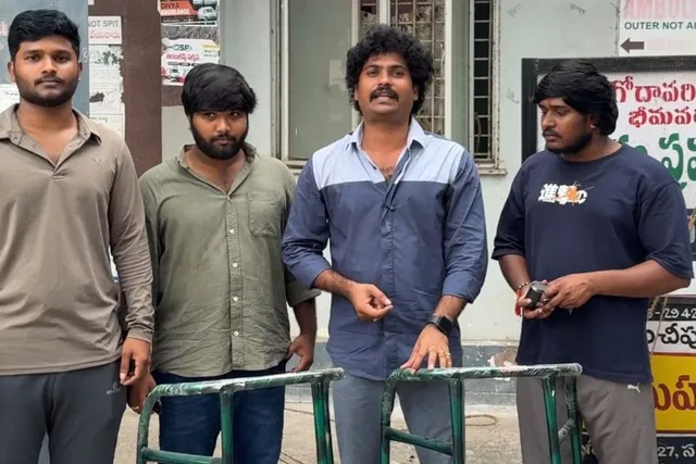 ప్రభుత్వాసుపత్రి రోగుల సహాయార్థం సపోర్ట్ స్టాండ్స్ అందజేత