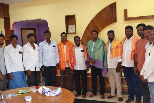 యాదవ సంఘం నూతన కార్యవర్గానికి ఘన సన్మానం యాదవ సంఘం నూతన కార్యవర్గానికి ఘన సన్మానం