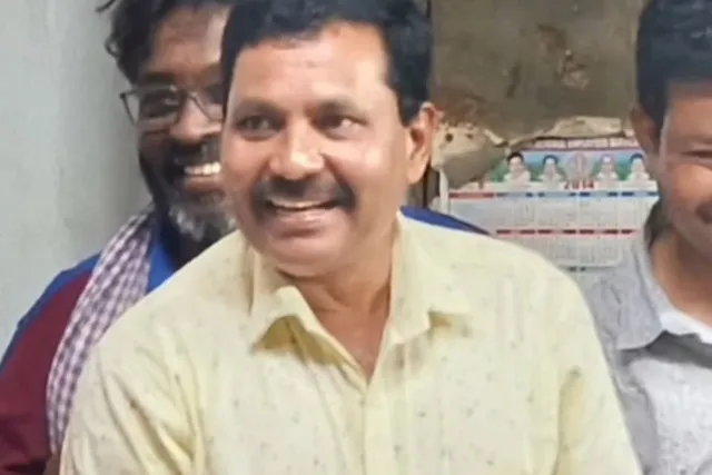 సూసైడ్ నోట్‌లో ఆరుగురి పేర్లు.. మేనేజర్ మృతి