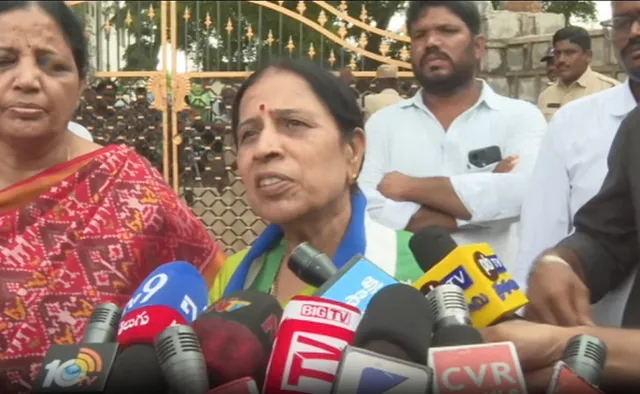 పులివెందులలో వైఎస్ ప్రమీలమ్మ నామినేషన్ దాఖలు పులివెందులలో వైఎస్ ప్రమీలమ్మ నామినేషన్ దాఖలు