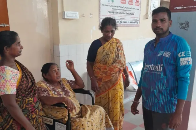 రోడ్లపై పశువుల వల్ల ప్రమాదం... పారిశుద్ధ్యం కార్మికరాలకు గాయం రోడ్లపై పశువుల వల్ల ప్రమాదం... పారిశుద్ధ్యం కార్మికరాలకు గాయం