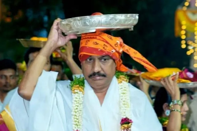 శ్రీశైలంలో స్వామివారికి పట్టువస్త్రాలు సమర్పించిన మంత్రి బీసీ జనార్దన్ రెడ్డి