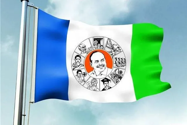 వైఎస్సార్సీపీలోకి 10 కుటుంబాలు చేరిక వైఎస్సార్సీపీలోకి 10 కుటుంబాలు చేరిక