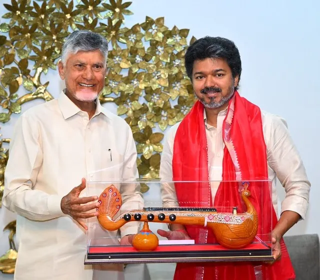 విజయవాడ ప్రజలను కలవడం ఎంతో సంతోషకరం: సీఎం విజయ్‌