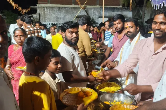 గణపతి మండపంలో అన్నప్రసాద వితరణ: సర్పంచ్