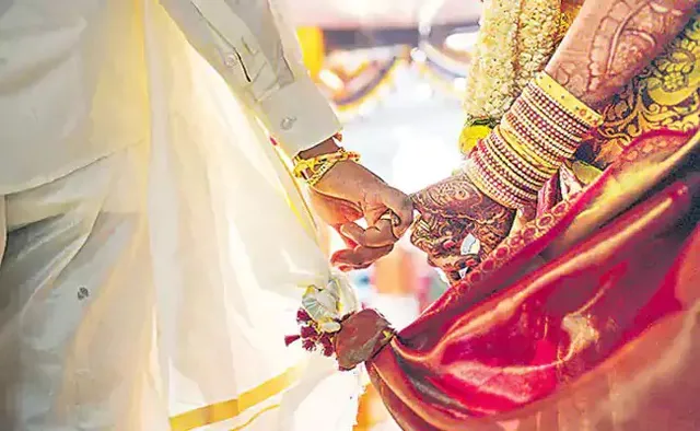 ఆ ఊరిలో ప్రేమ పెళ్లిళ్లపై నిషేధం.. ఎక్కడంటే?