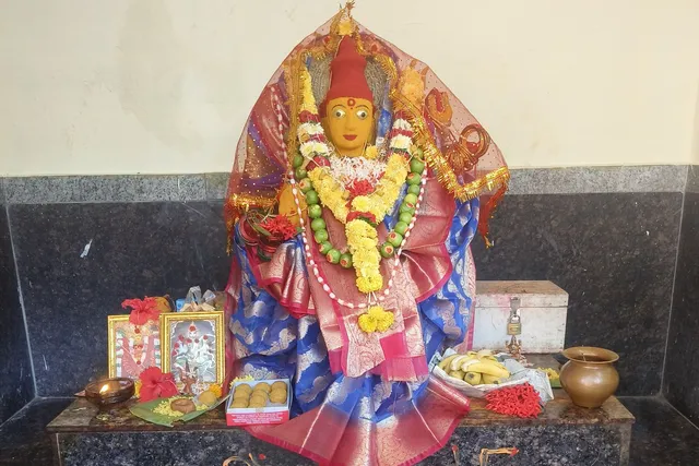 మహిషాసురమర్దిని అవతారంలో దర్శనమిస్తున్న కనకదుర్గమ్మ
