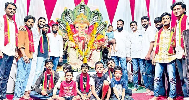 ఏడేళ్లుగా వినాయక విగ్రహాన్ని ప్రతిష్ఠిస్తున్న ముస్లిం యువకులు