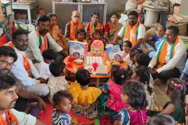 అంగన్వాడీ కార్యకర్తలకు ఘన సన్మానం