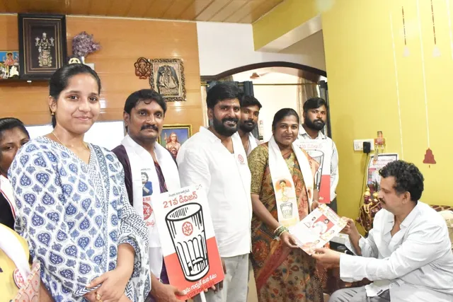 21వ డివిజన్లో విజయలక్ష్మి గునుకుల ప్రచారం 21వ డివిజన్లో విజయలక్ష్మి గునుకుల ప్రచారం