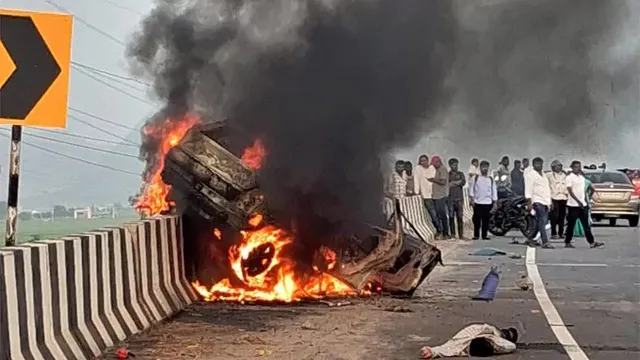 కాలిబూడిదైన కారు.. నలుగురు దుర్మరణం
