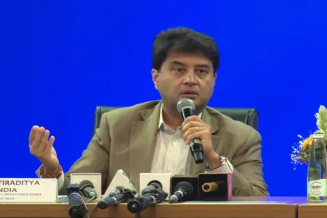 స్టార్‌లింక్‌ సేవలపై మస్క్‌ ఆరోపణలు.. తిప్పికొట్టిన సింధియా