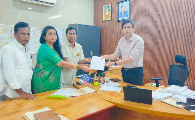 నగరి మున్సిపల్ ఎన్నికలపై జిల్లా కలెక్టర్‌కు రోజా ఫిర్యాదు