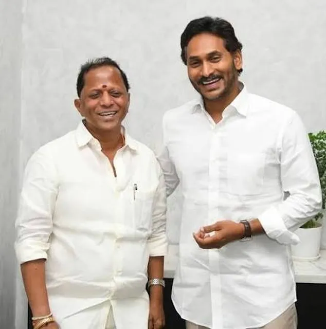 వైసీపీకి హిందూపురం మాజీ అధ్యక్షుడు నవీన్ నిశ్చల్ రాజీనామా వైసీపీకి హిందూపురం మాజీ అధ్యక్షుడు నవీన్ నిశ్చల్ రాజీనామా