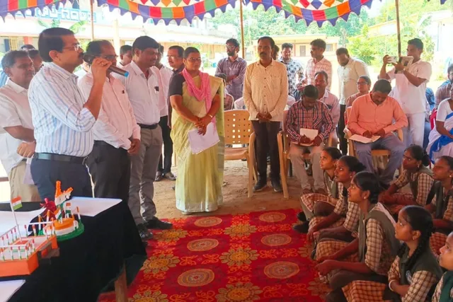 గంట్యాడ హైస్కూల్ ను ఆకస్మికంగా తనిఖీ చేసిన కలెక్టర్
