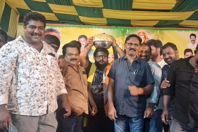 రూ. 49,116 వినాయకుడి లడ్డూని దక్కించుకున్న మౌనిక్