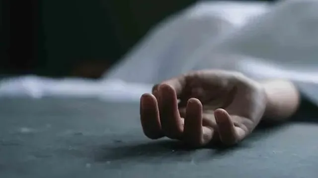 ఒంటిపై పెట్రోల్‌ పోసుకుని యువతి ఆత్మహత్య