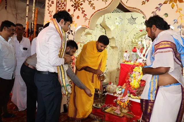 బోసి కర్ర వినాయకుడిని దర్శించుకున్న కలెక్టర్ భవేశ్