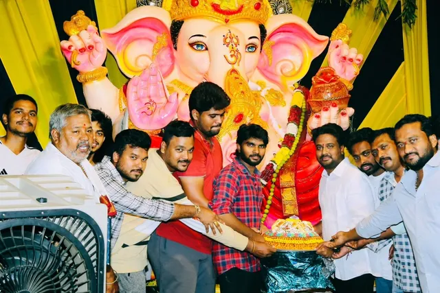 27 కిలోల లడ్డూ విరాళం కోరాడ నవీన్ జ్ఞానేశ్వర్