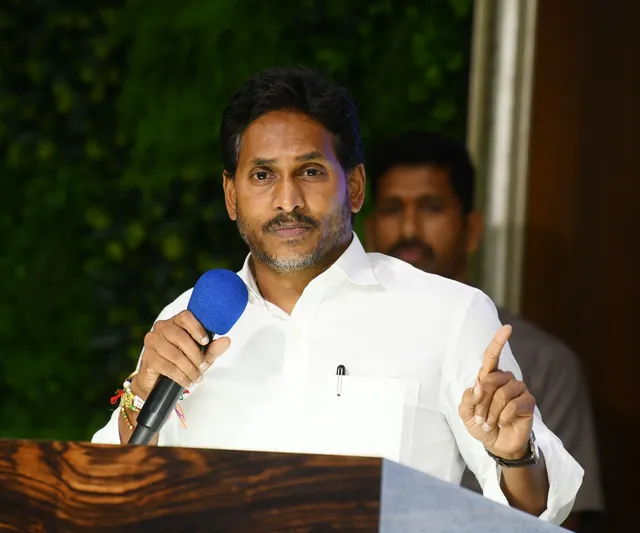 అభ్యర్థులపై ఎప్పుడైనా గన్ ఫైరింగ్ చూశామా?: YS జగన్